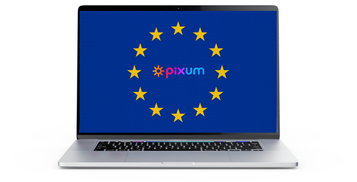 Schermo con il logo di Pixum al interno della bandiera dell'Unione Europea