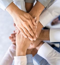 b2b_partner_hands_525x565