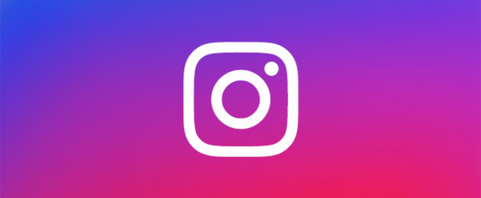 marchio instagram su sfondo gradiente viola-rosa
